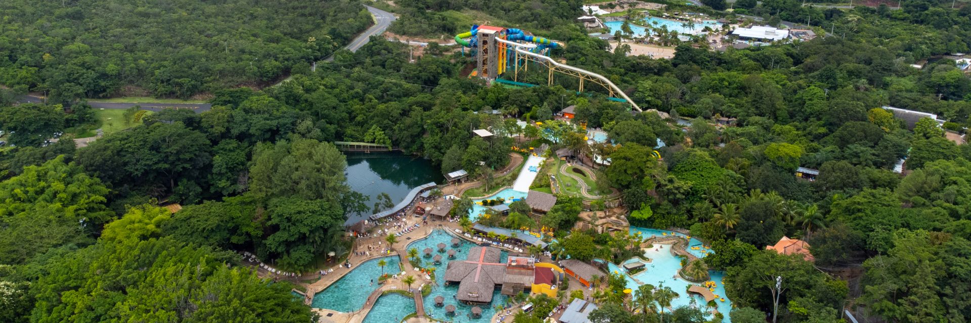 Hot Park: conheça o incrível parque aquático de Goiás