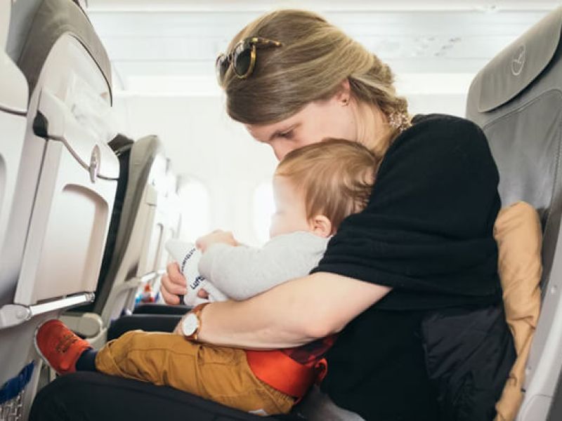 criança paga passagem de aviao