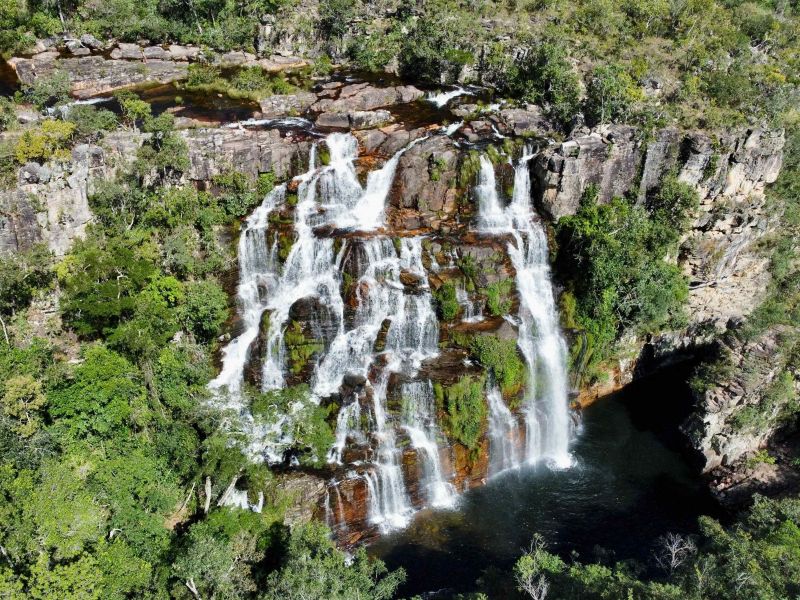 Cachoeira na Chapada dos Veadeiros, em um cenário do cerrado goiano