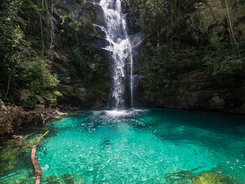 Queda d'água em uma cachoeira na Chapada dos Veadeiros, entrada de Cavalcante. 